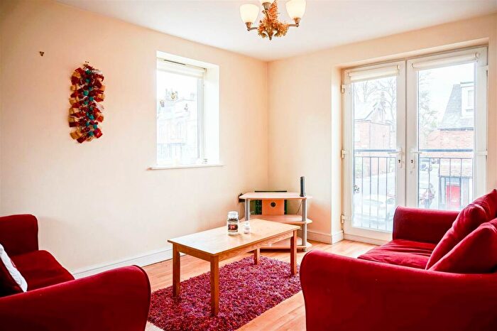 2 Bedroom Apartment To Rent In Headingley Ave, Leeds, LS6