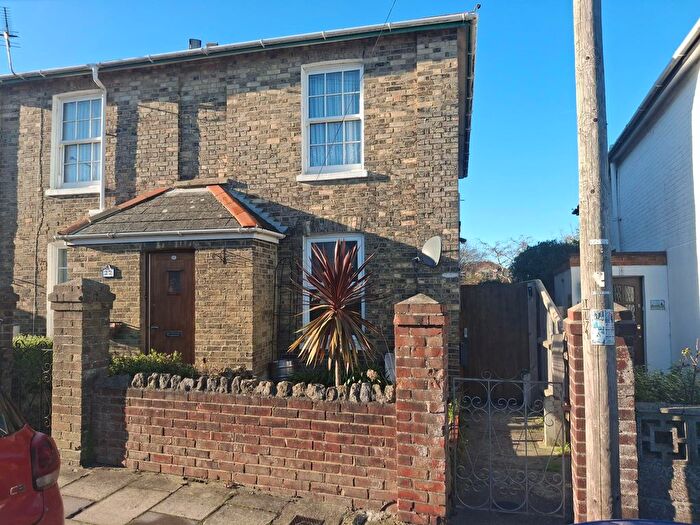 2 Bedroom Property To Rent In Victoria Street, Ryde, PO33