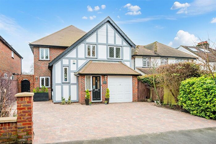 5 Bedroom Detached House For Sale In Sandlands Road, Walton On The Hill, KT20