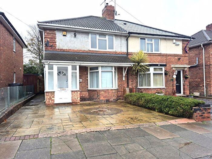 3 Bedroom Semi Detached House To Rent In Caversham Road, Kingstanding, Birmingham, B44