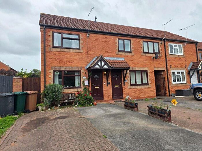 2 Bedroom Town House For Sale In Oak Close, Castle Gresley, Swadlincote, DE11