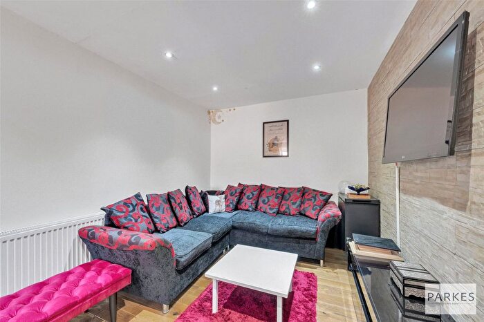 2 Bedroom Flat To Rent In Cotswold Gardens, London, NW2