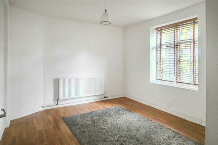 3 Bedroom Apartment To Rent In Addison Way, London, NW11