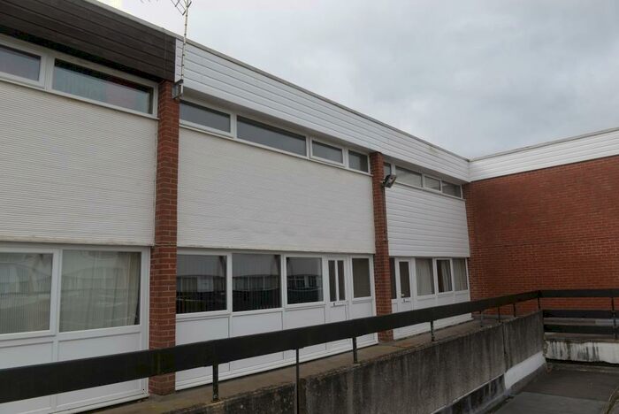 2 Bedroom Flat To Rent In Central Precinct, Chandler's Ford, Winchester, SO53