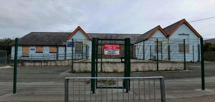 Property For Sale In Ysgol Gynradd Dwyran Primary School, Lon Capel, Dwyran, LL61