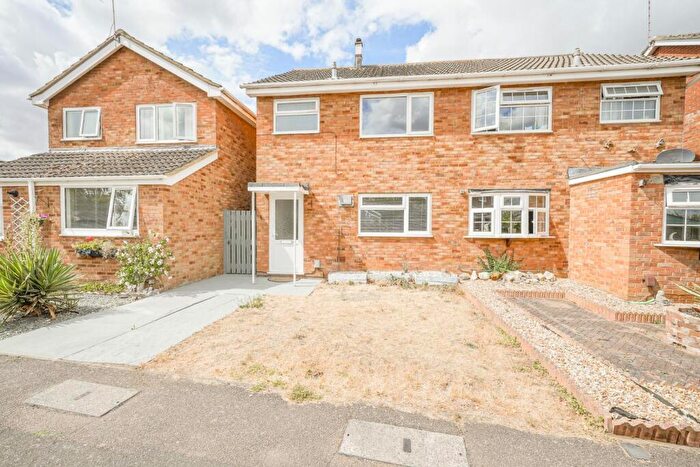 3 Bedroom Semi-Detached House For Sale In Almond Road, Leighton Buzzard, LU7