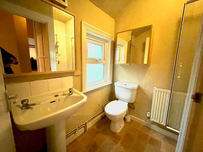 1 Bedroom Flat To Rent In Dale Road, Matlock, Derbyshire, DE4