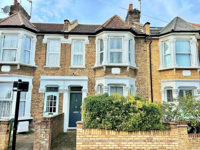 3 Bedroom House To Rent In Carnarvon Road, Leyton, E10