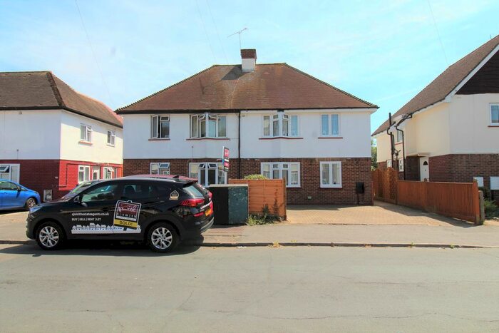 4 Bedroom Semi-Detached House To Rent In Viola Avenue, Staines, TW19