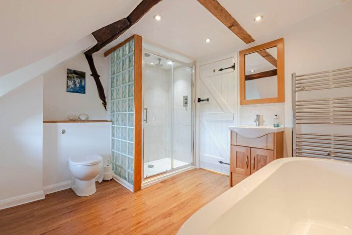4 Bedroom Detached House For Sale In Manor Road, Oving, HP22