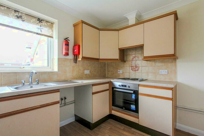 2 Bedroom Flat To Rent In Foxdene Road, Seasalter, Whitstable, CT5