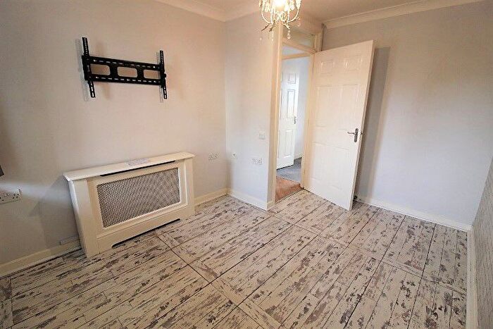 2 Bedroom Flat To Rent In Mckay Avenue, Torquay, TQ1