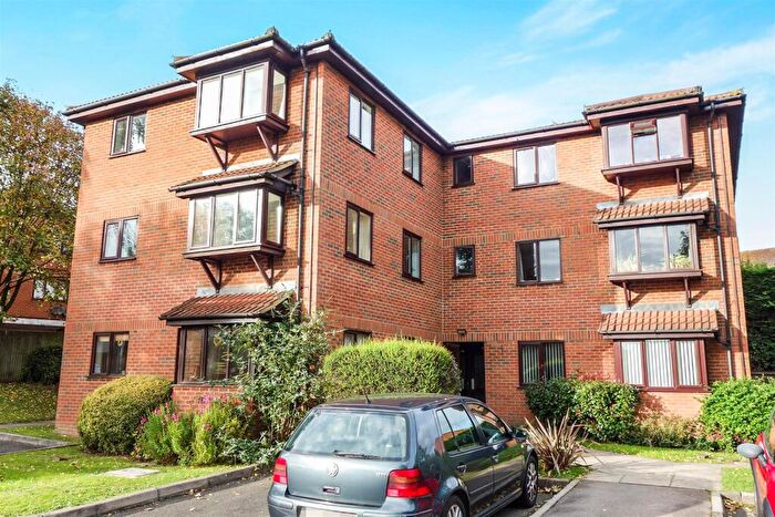 1 Bedroom Flat To Rent In Shanklin Court, Aldershot, GU12