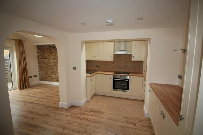 1 Bedroom Maisonette To Rent In Church Road, Teddington, TW11