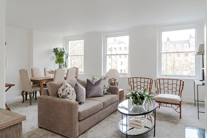 3 Bedroom Flat To Rent In Montagu Square, Marylebone, London, W1H