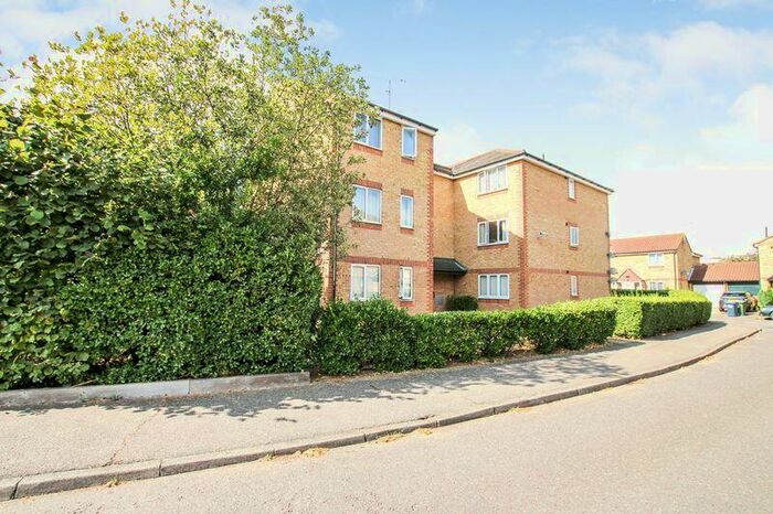 2 Bedroom Flat To Rent In Danbury Crescent, South Ockendon, RM15