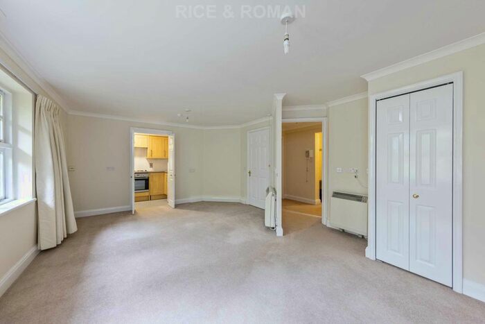 3 Bedroom Flat To Rent In Beech Court, London, SW20