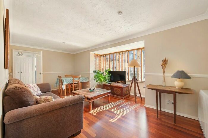 1 Bedroom Apartment To Rent In Linwood Close, London, SE5