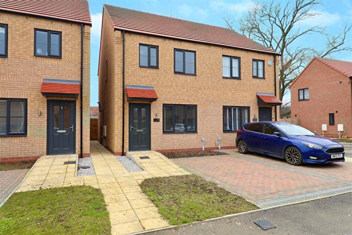 2 Bedroom Semi Detached House For Sale In William Gee Drive, Hull, HU5