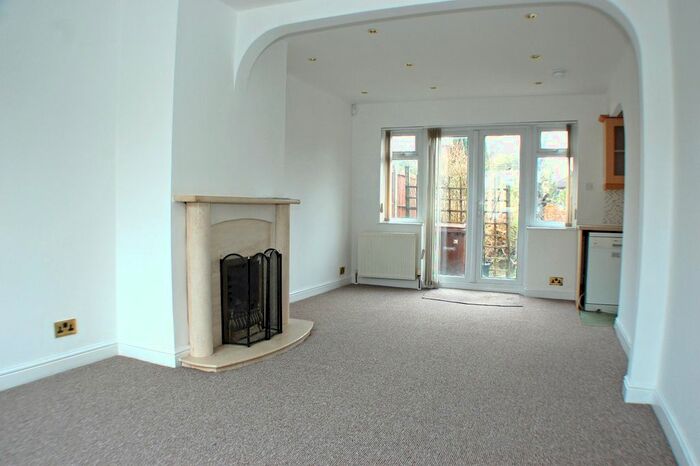 3 Bedroom Semi-Detached House To Rent In Warwick Avenue, Harrow, HA2