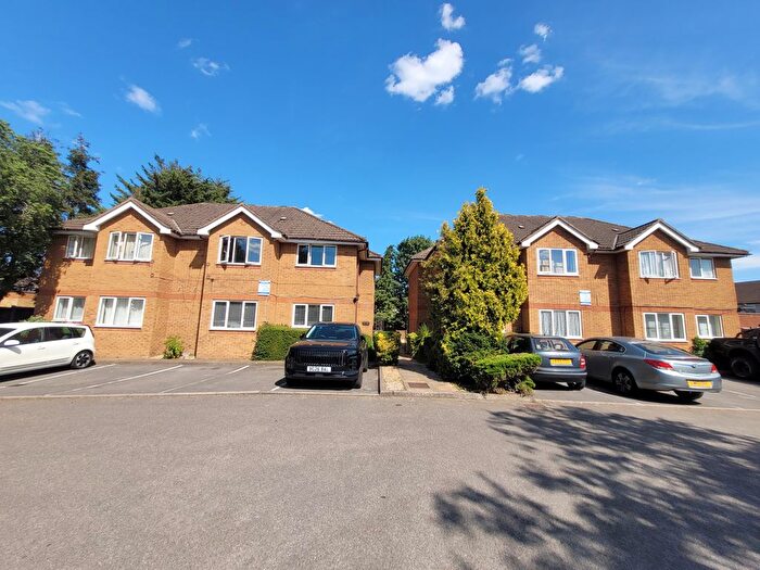 2 Bedroom Flat To Rent In Grace Court, Slough, SL1