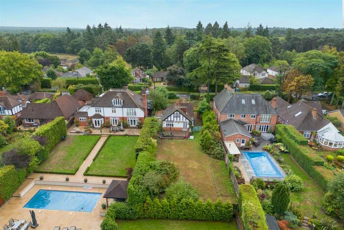 3 Bedroom Detached Bungalow To Rent In Locks Ride, Ascot, SL5