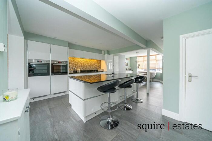 4 Bedroom Semi-Detached House For Sale In Lyme Avenue, Northchurch, Berkhamsted, HP4
