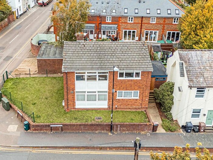 2 Bedroom Apartment For Sale In Old London Road, St. Albans, Hertfordshire, AL1