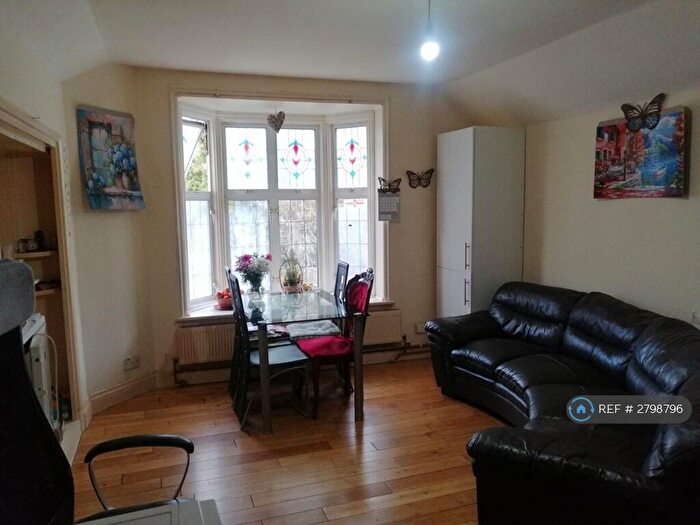 2 Bedroom Flat To Rent In Frimley Road, London, IG3