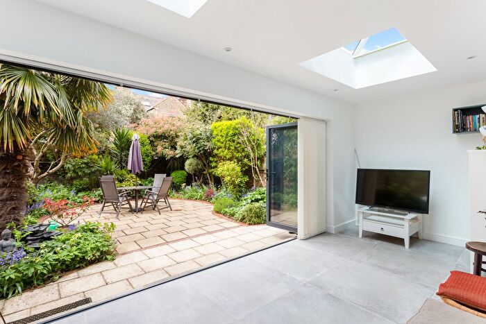2 Bedroom Flat To Rent In Burnaby Gardens, Chiswick, London, W4