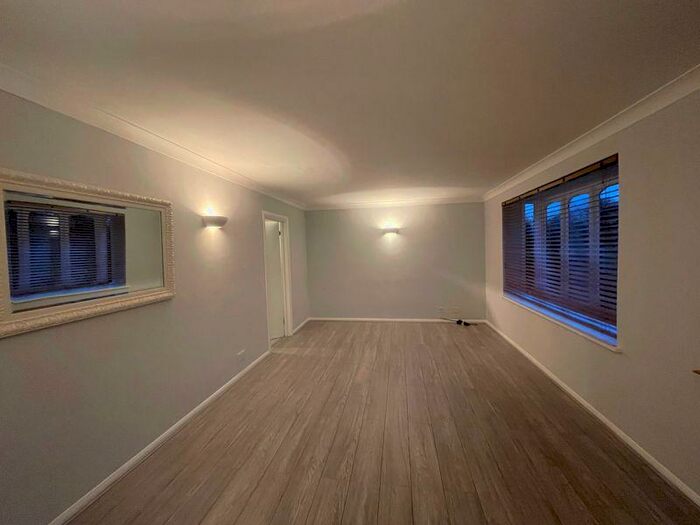 1 Bedroom Apartment To Rent In Woodville Road, Barnet, EN5