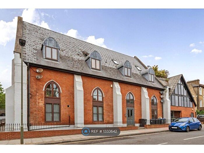 3 Bedroom Flat To Rent In Mosslea Court, London, SE20