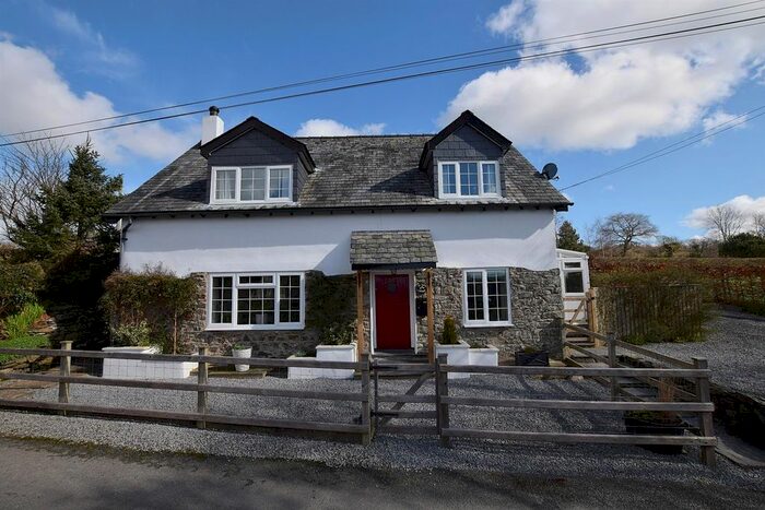 3 Bedroom Detached House For Sale In Penrhiwllan, Llandysul, SA44