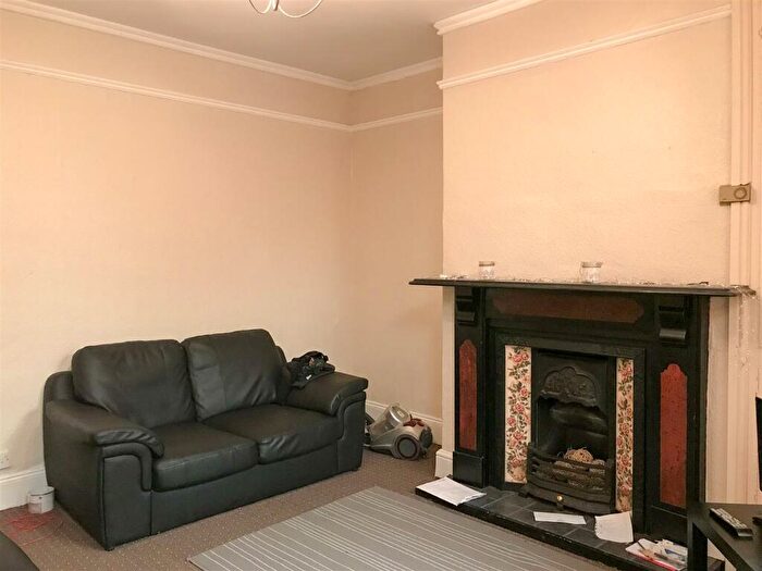 2 Bedroom House To Rent In Quarry Street, Leeds, LS6