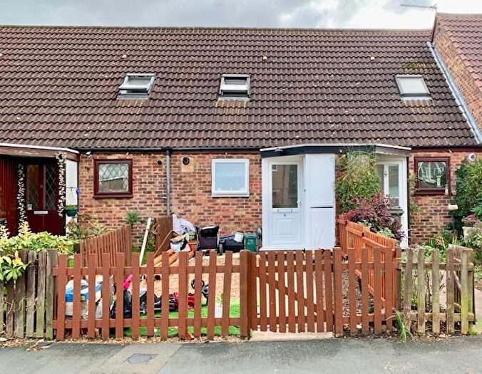 1 Bedroom Terraced House To Rent In Grotto Road, Weybridge, KT13