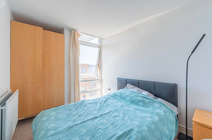 2 Bedroom Flat To Rent In Constable House, Canary Wharf, London, E14
