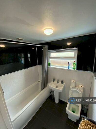 3 Bedroom Bungalow To Rent In Fourth Avenue, Carlton, Nottingham, NG4