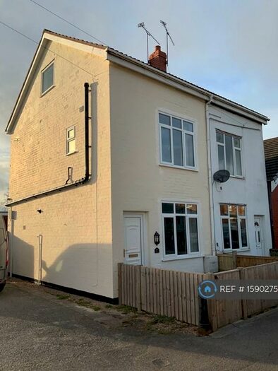 4 Bedroom Semi-Detached House To Rent In California Lane, Barlborough, Chesterfield, S43