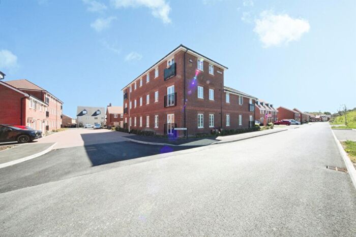 1 Bedroom Flat For Sale In Cresswell Edge, Houghton Regis, Dunstable, LU5