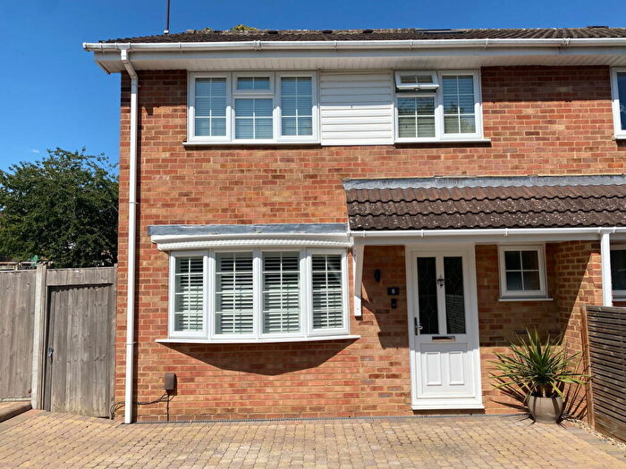 4 Bedroom End Of Terrace House For Sale In Burghley Close, Stevenage, SG2