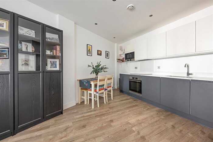 2 Bedroom Flat For Sale In Wansbeck Road, Hackney, E3
