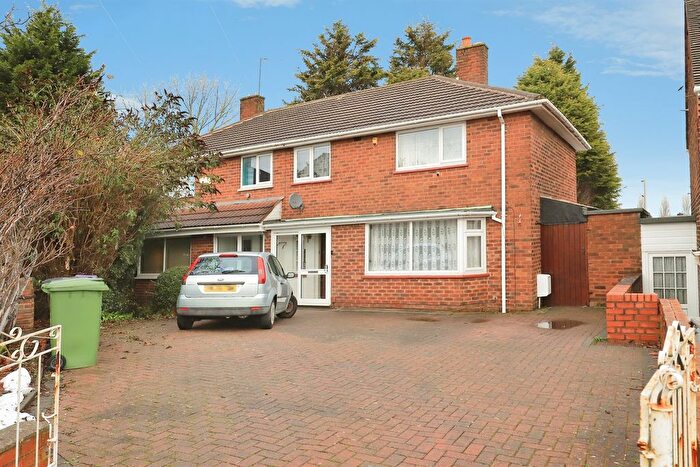3 Bedroom Semi Detached House For Sale In Bowmans Rise, Wolverhampton, WV1