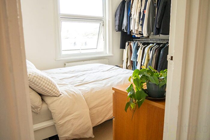 1 Bedroom Flat To Rent In De Montfort Road, Brighton, East Sussex, BN2