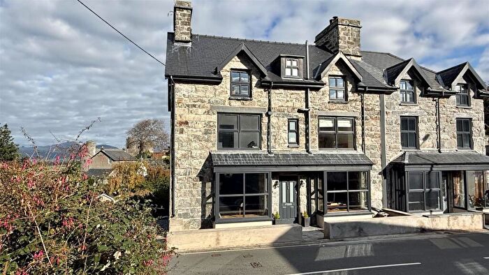 5 Bedroom Semi-Detached House For Sale In High Street, Harlech, LL46