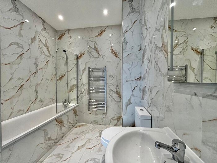 2 Bedroom Flat To Rent In Marriotts Walk, IP14