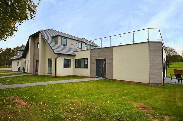 2 Bedroom Apartment To Rent In Lake Drive, Tidbury Green, Solihull, West Midlands, B90