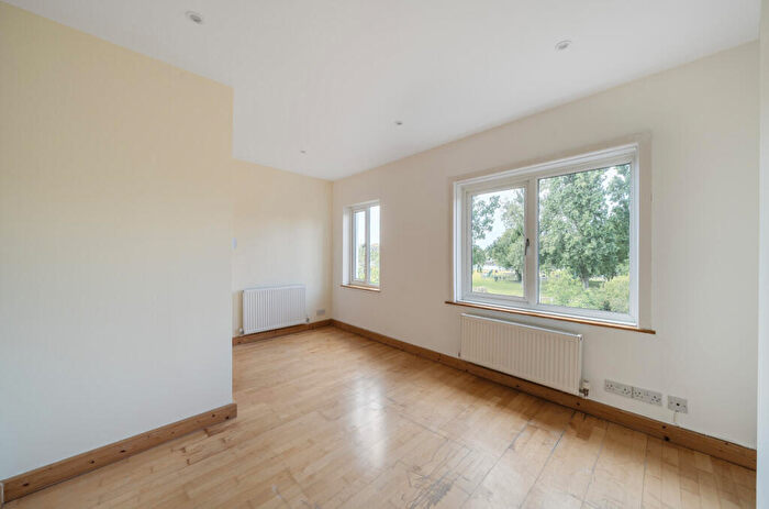 2 Bedroom Semi-Detached House For Sale In Manor Farm Road, Bitterne Park, Southampton, Hampshire, SO18