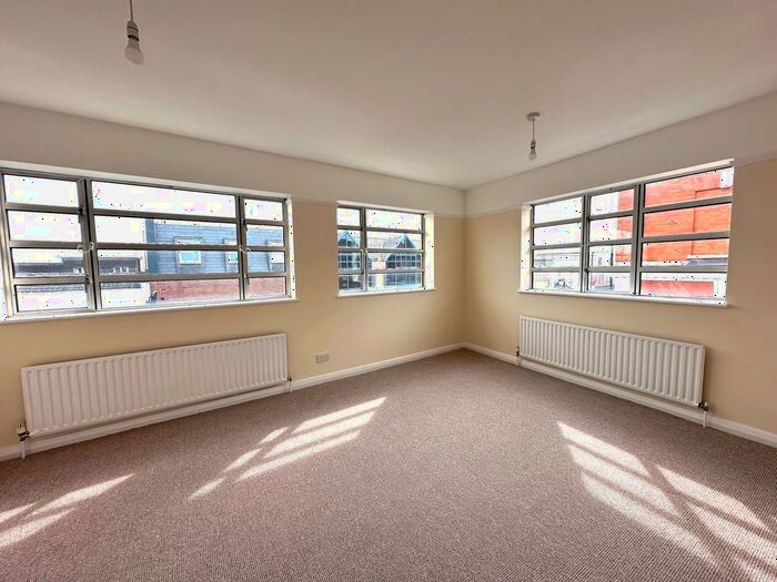 2 Bedroom Flat To Rent In High Street, Barnet, EN5