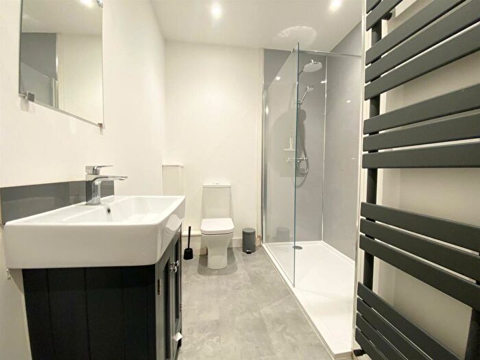 2 Bedroom Detached House To Rent In High Street, Saltford, BS31