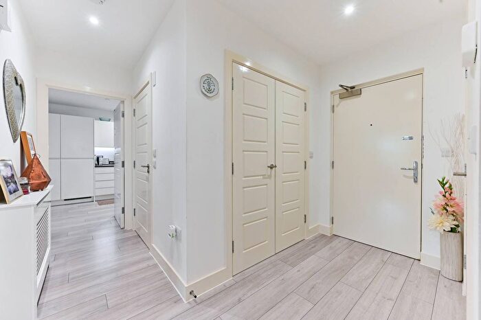 2 Bedroom Flat To Rent In Burlington Road, New Malden, New Malden, KT3